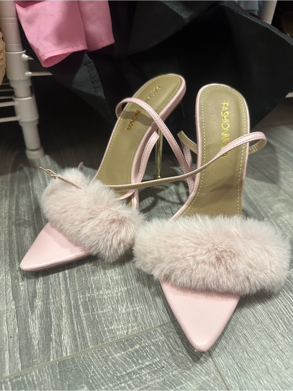 Fashion Nova Blush Pink Faux Fur Pointed Slingback Heels. Size 8.